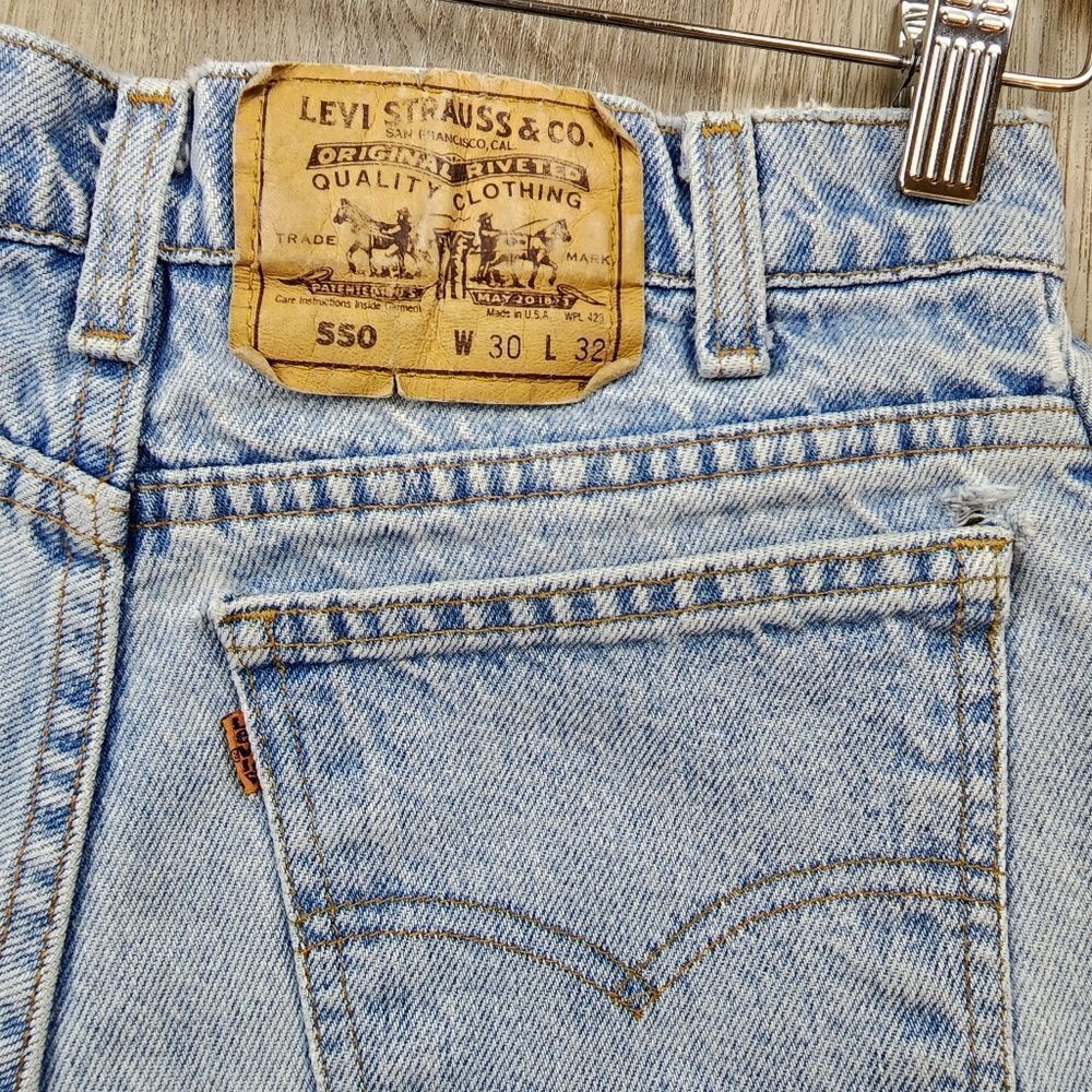 Levi's 550 Distressed Denim Shorts - Picture 4 of 6